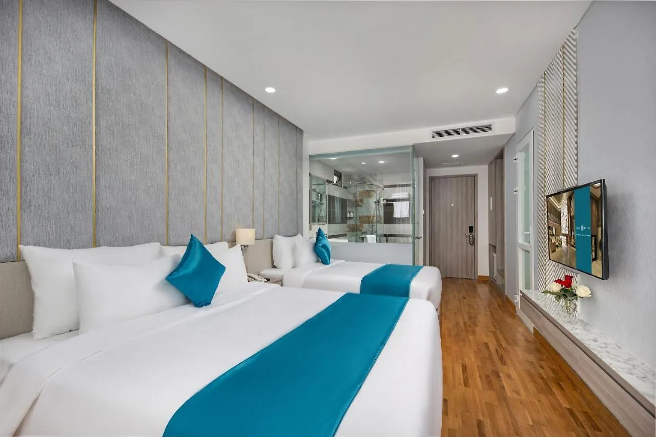Calix Hotel Da Nang Beach 4*,