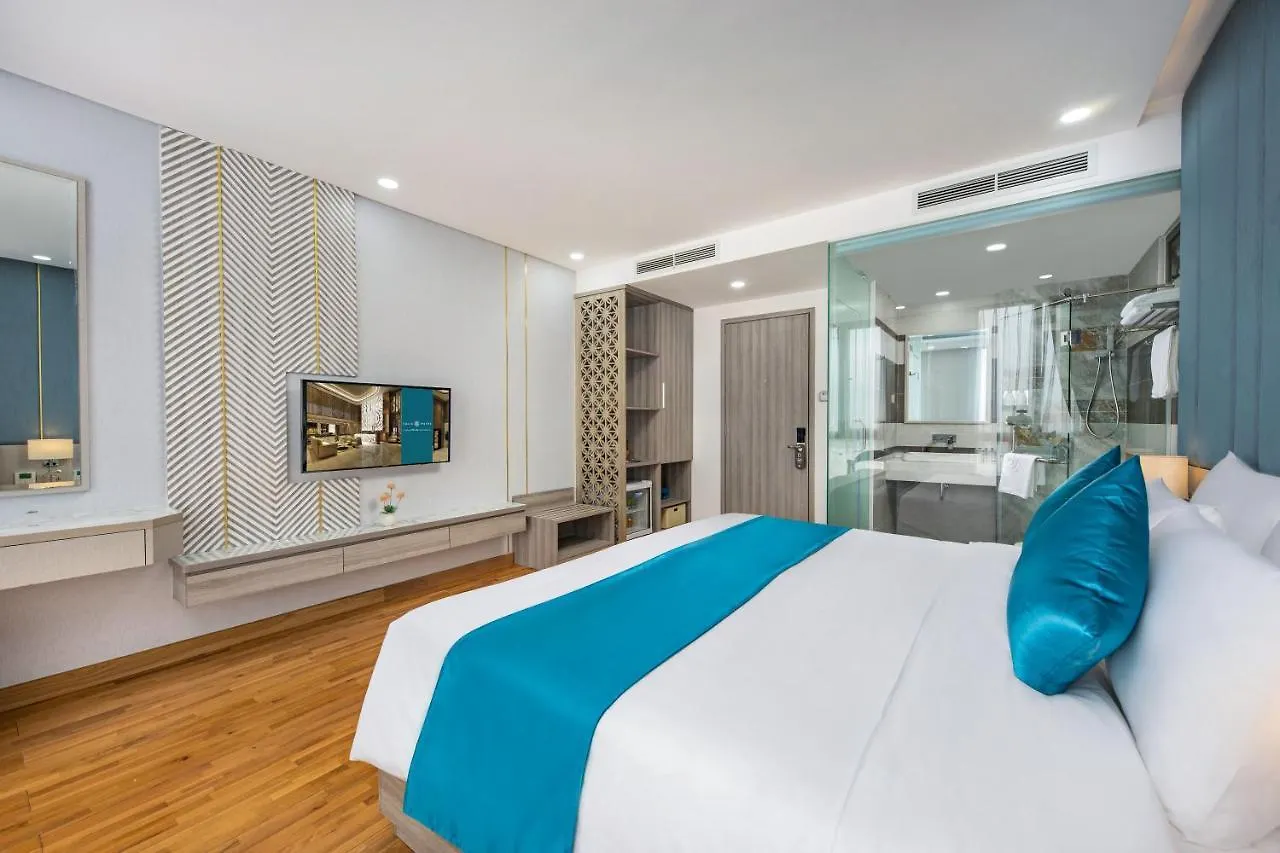 Calix Hotel Da Nang Beach 4*,  Vietnam