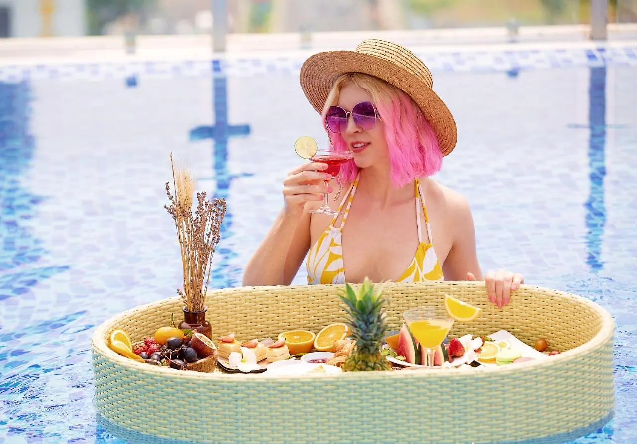 Calix Hotel Da Nang Beach