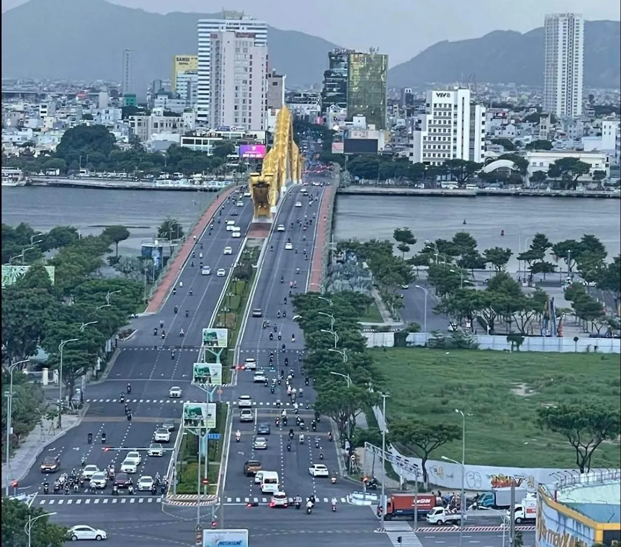 Calix Hotel Da Nang Beach